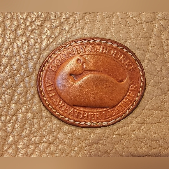 Dooney and Bourke very VINTAGE Bag. NEEDS TLC - Picture 2 of 10
